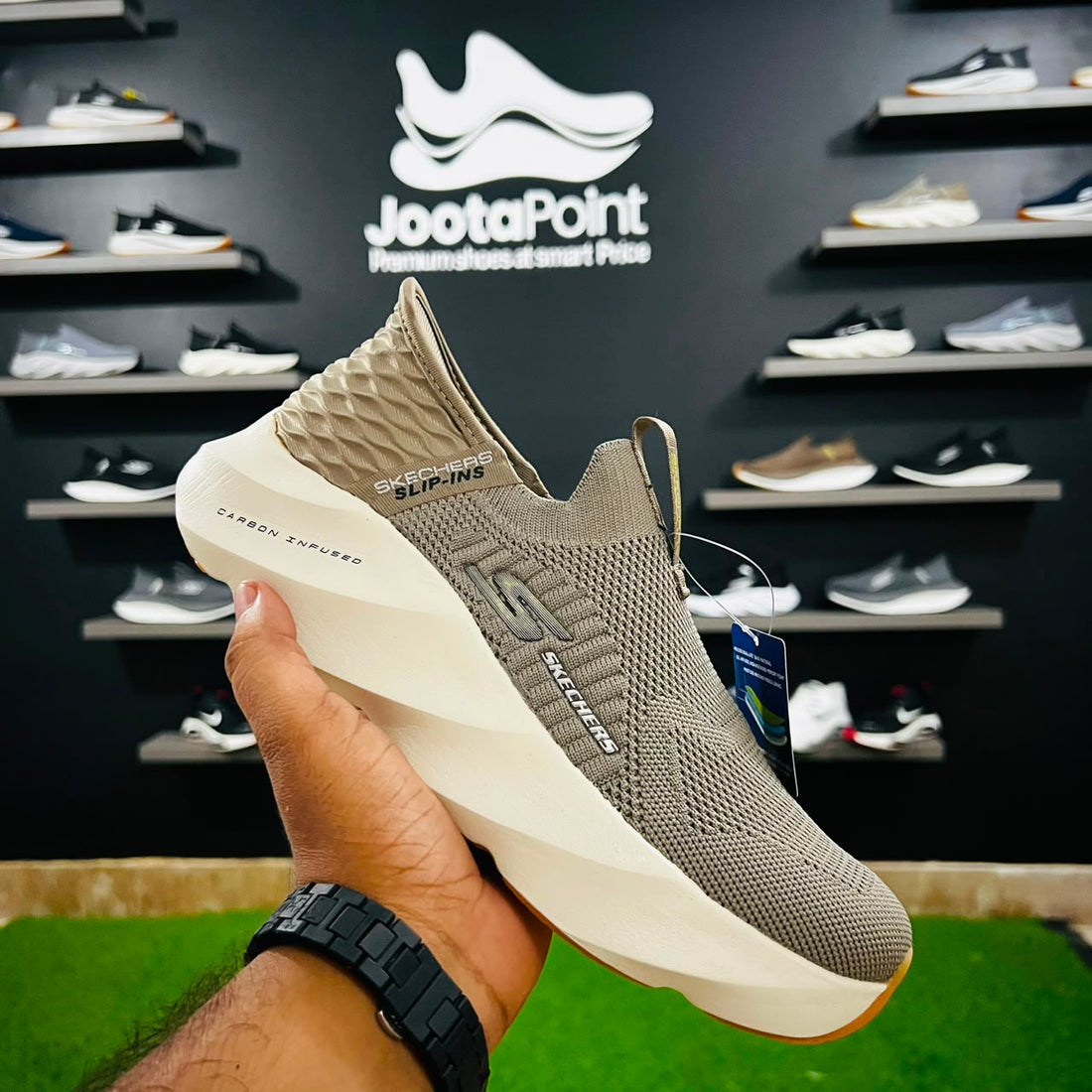 Skechers Pro Carbon Infused V1 - Beige