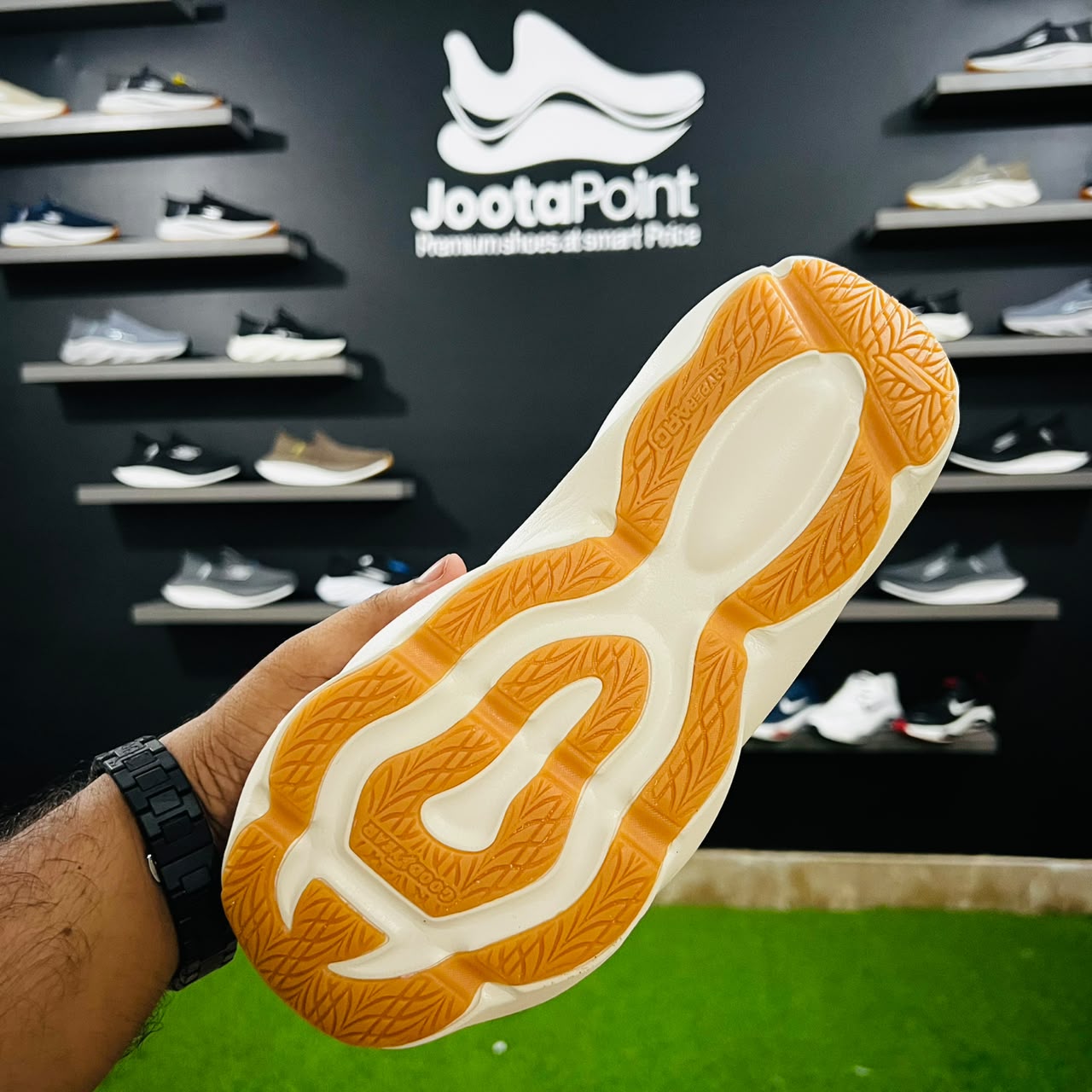 Skechers Pro Carbon Infused V1 - Beige