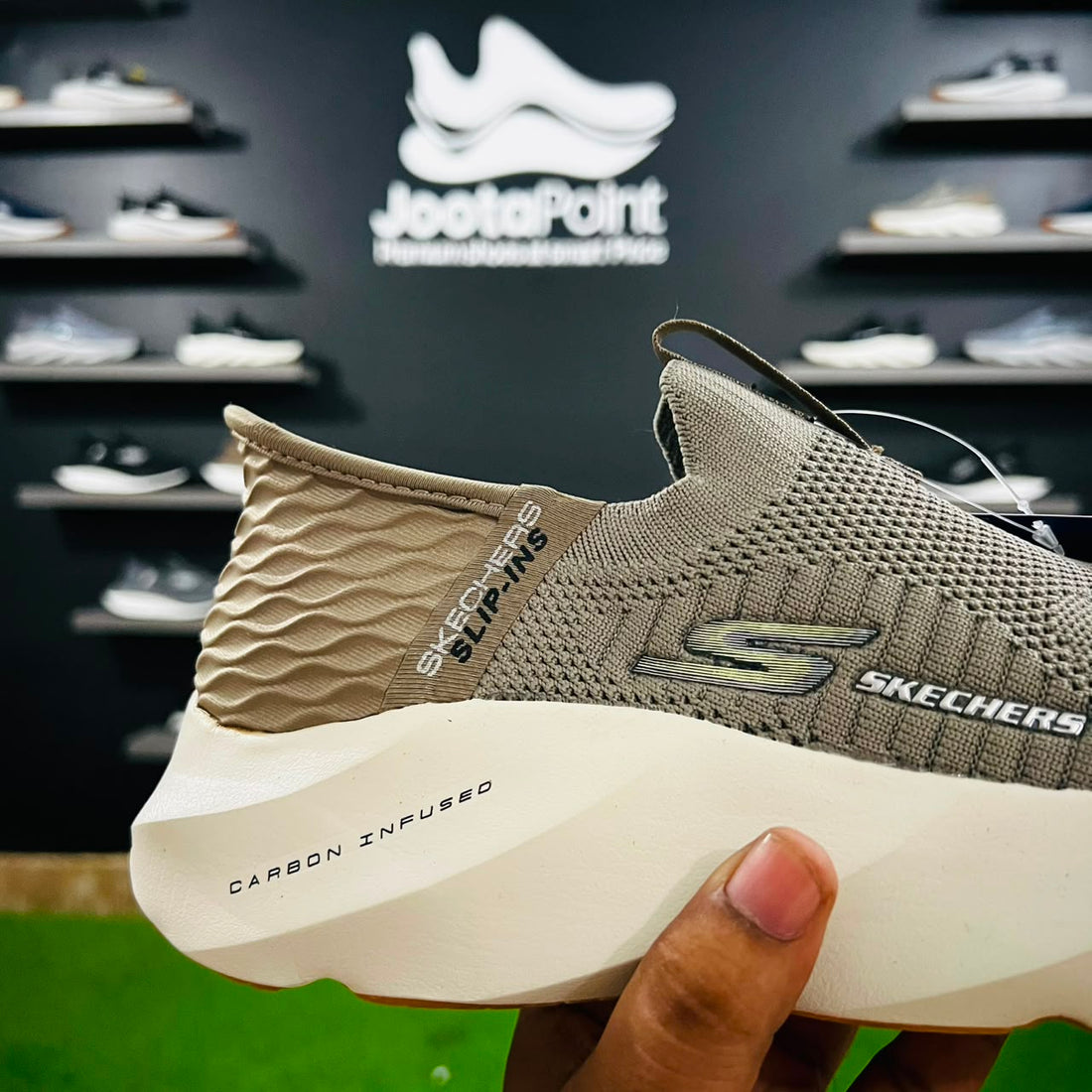 Skechers Pro Carbon Infused V1 - Beige