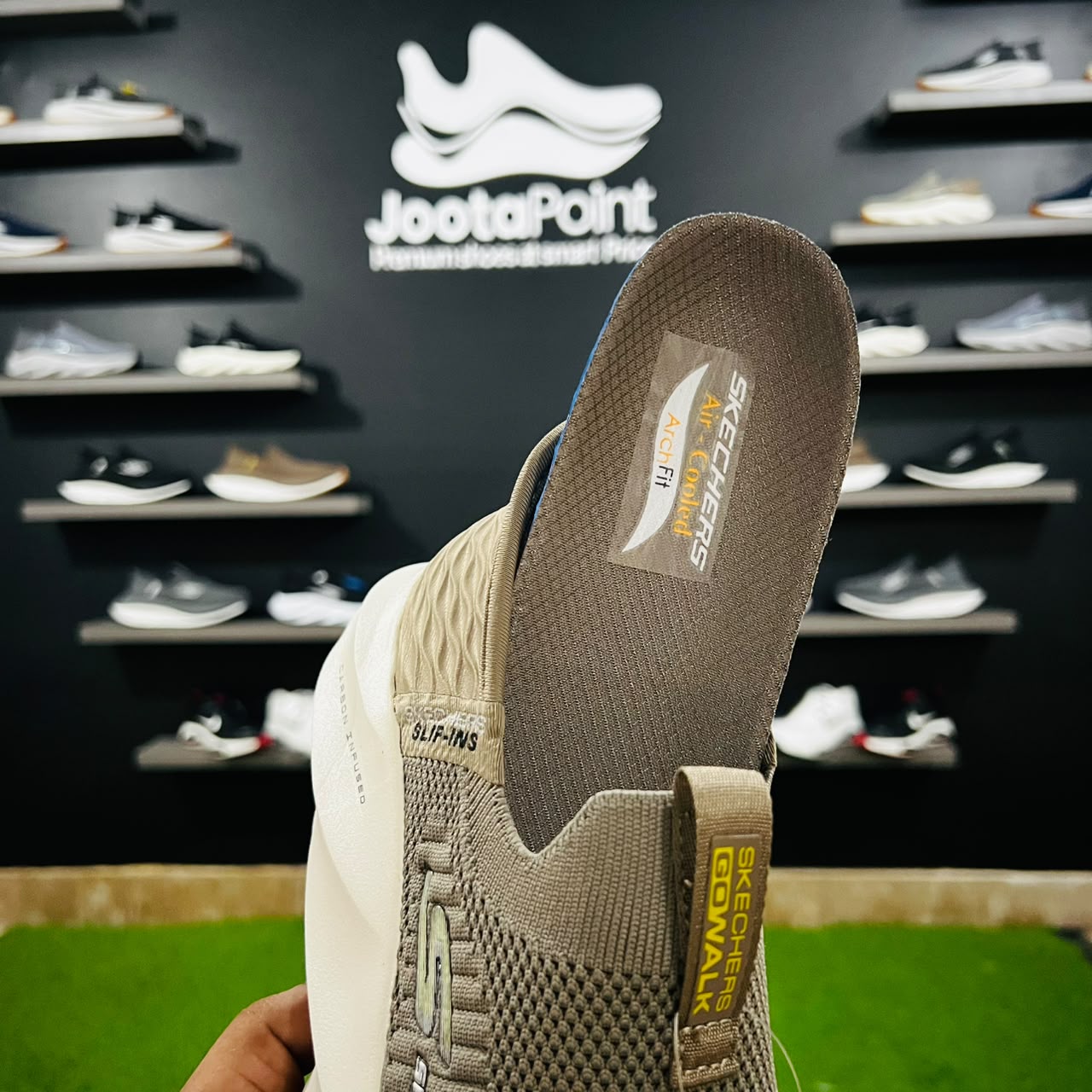 Skechers Pro Carbon Infused V1 - Beige