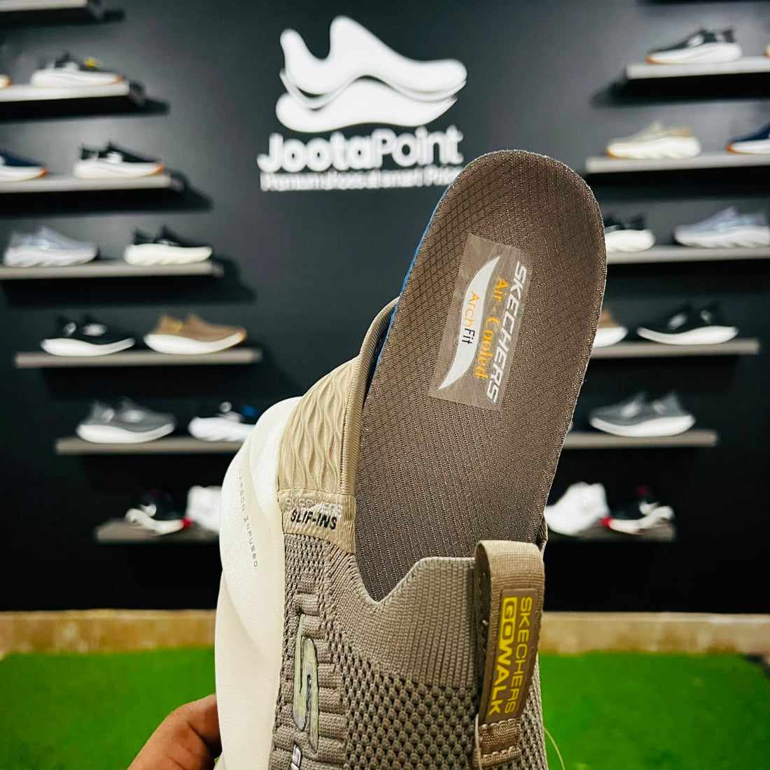 Skechers Pro Carbon Infused V1 - Beige