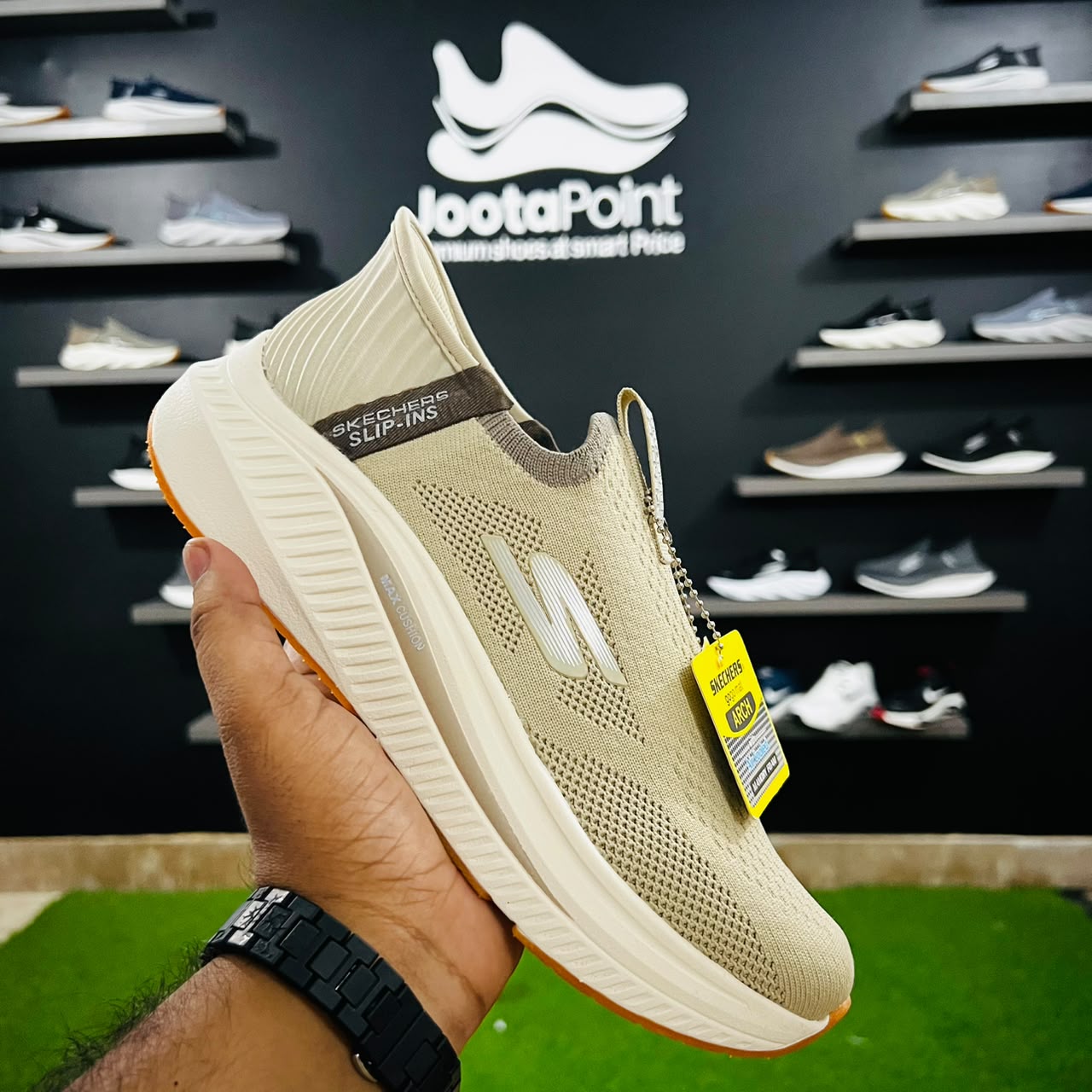 Skechers Pro Max Cushion V2 - Beige