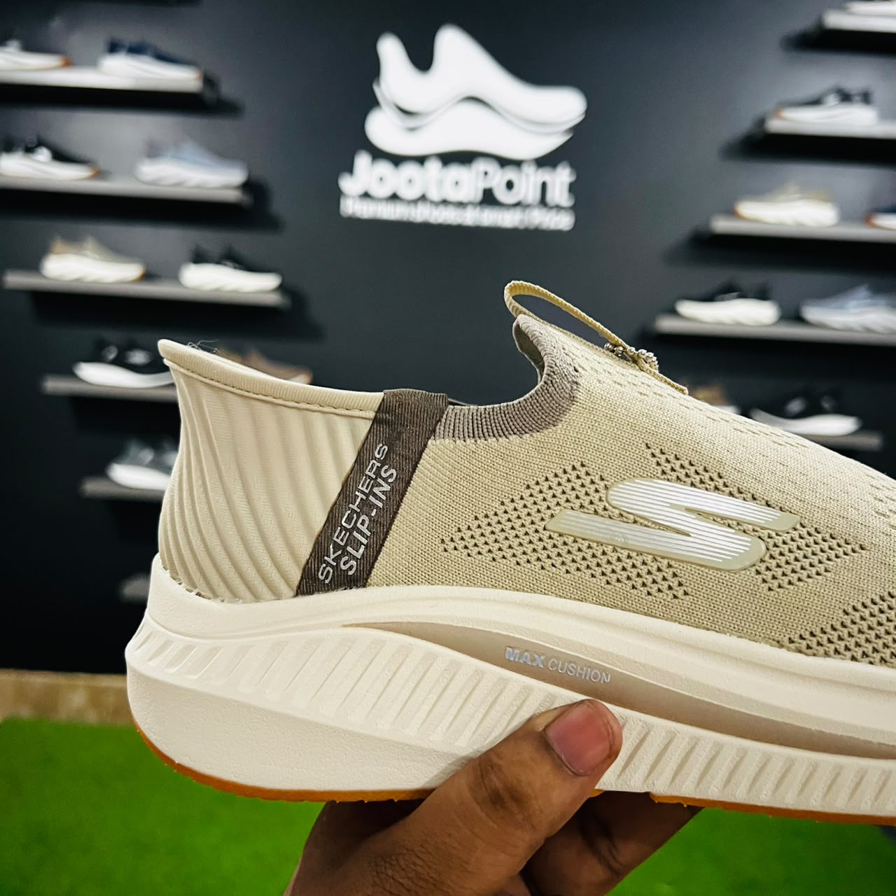 Skechers Pro Max Cushion V2 - Beige