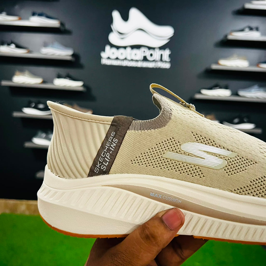 Skechers Pro Max Cushion V2 - Beige